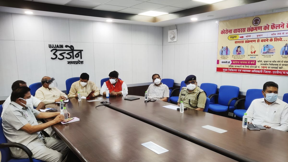 Covid-19 district in-charge minister Mohan Yadav, MP Anil Firojia, MLA Paras Jain, BJP presidents Vivek Joshi (urban) and Bahadur Singh Bormundla (rural), collector, SP and officials attend a meeting of District Crisis Management Group at Brahaspati Bhavan in Ujjain on Thursday

 