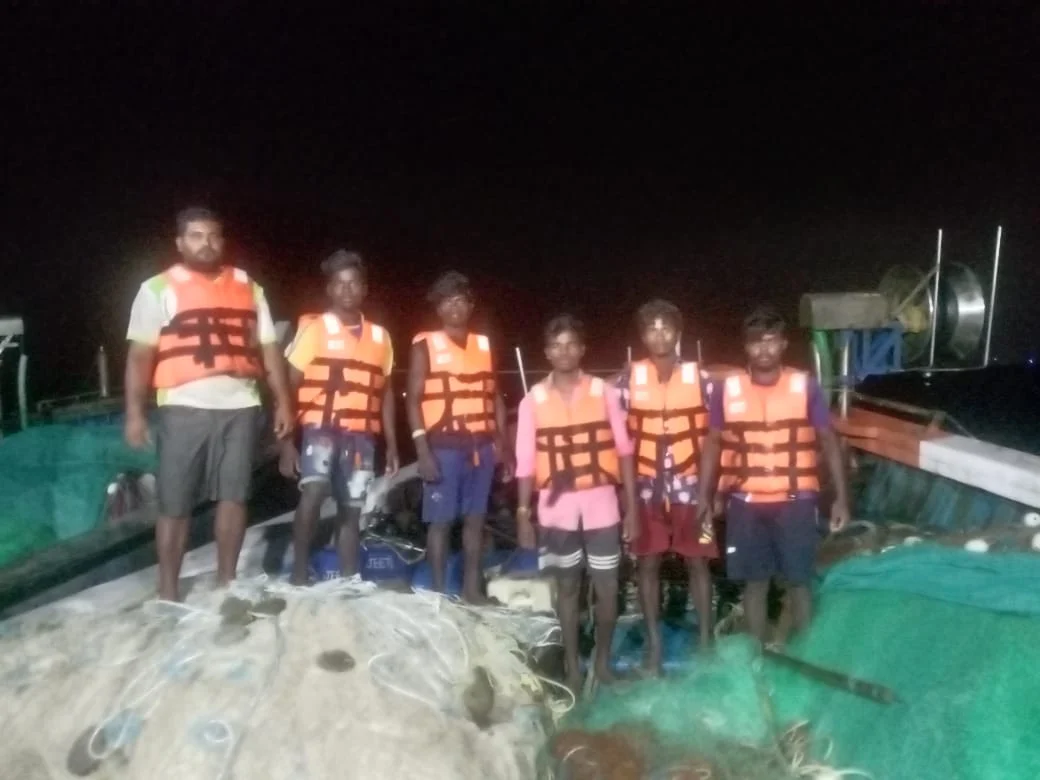 Cyclone Tauktae: 6 fishermen brave the storm for three days in Arabian Sea, return safely to Uttan coast