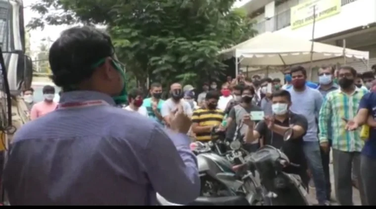 COVID-19: Chaos outside center in Kalyan on day one of third phase of vaccination drive