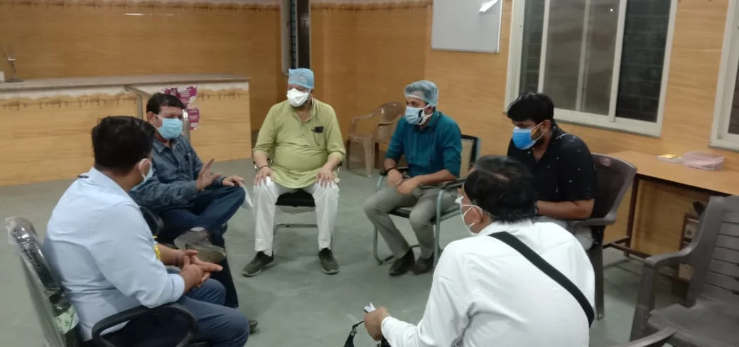 Ratlam Medical College dean holding meeting with doctors