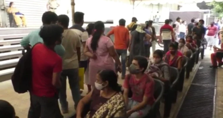 COVID-19: Chaos outside center in Kalyan on day one of third phase of vaccination drive