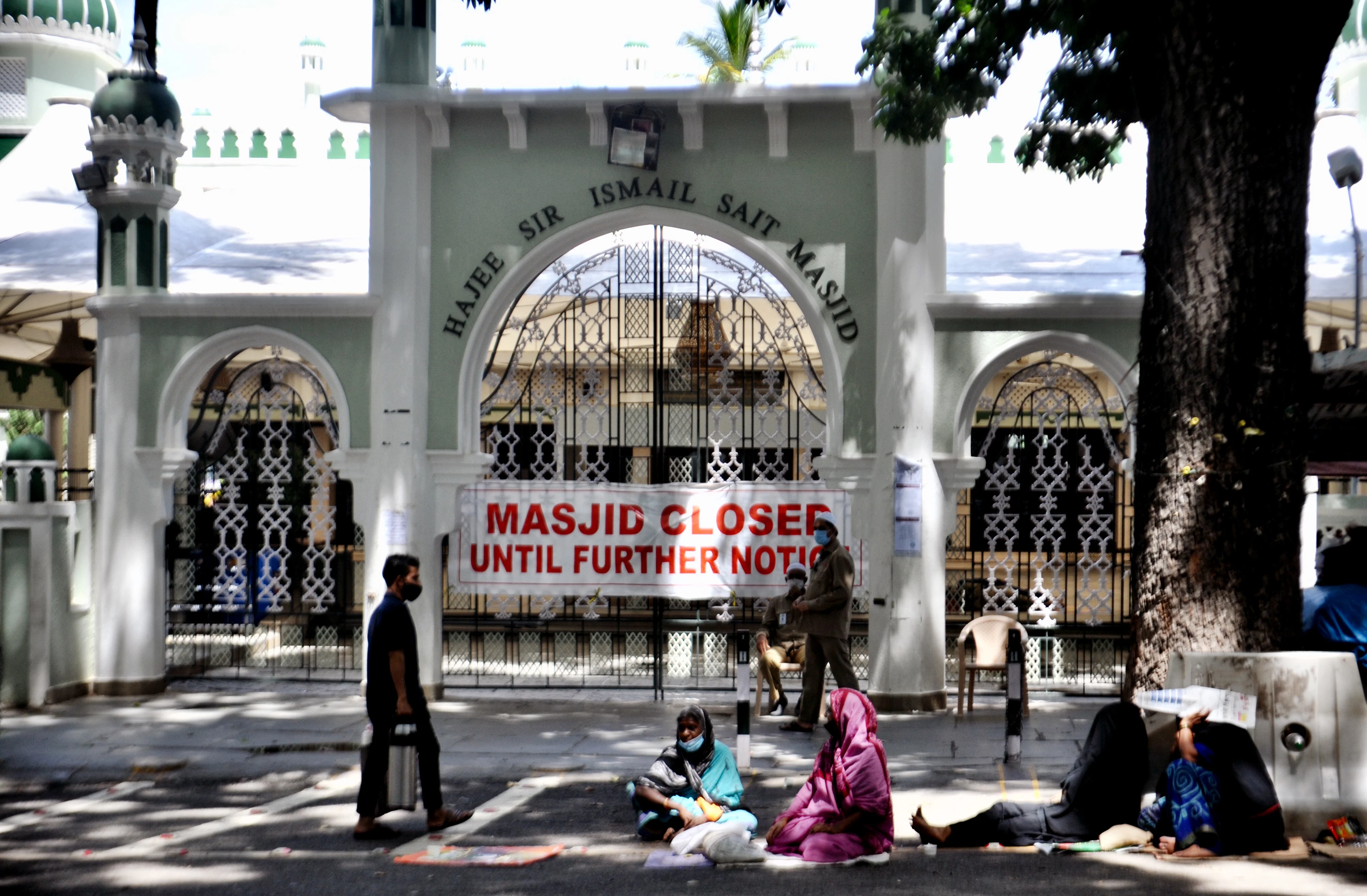 Hajee Sir Ismail Sait Masjid closed for devotees due to Coronavirus lockdown on the occasion of the Eid-ul-Fitr festival marking the end of the holy fasting month of Ramadan amid the rise in COVID-19 cases, at Pulakeshinagar in Bengaluru on Friday.
