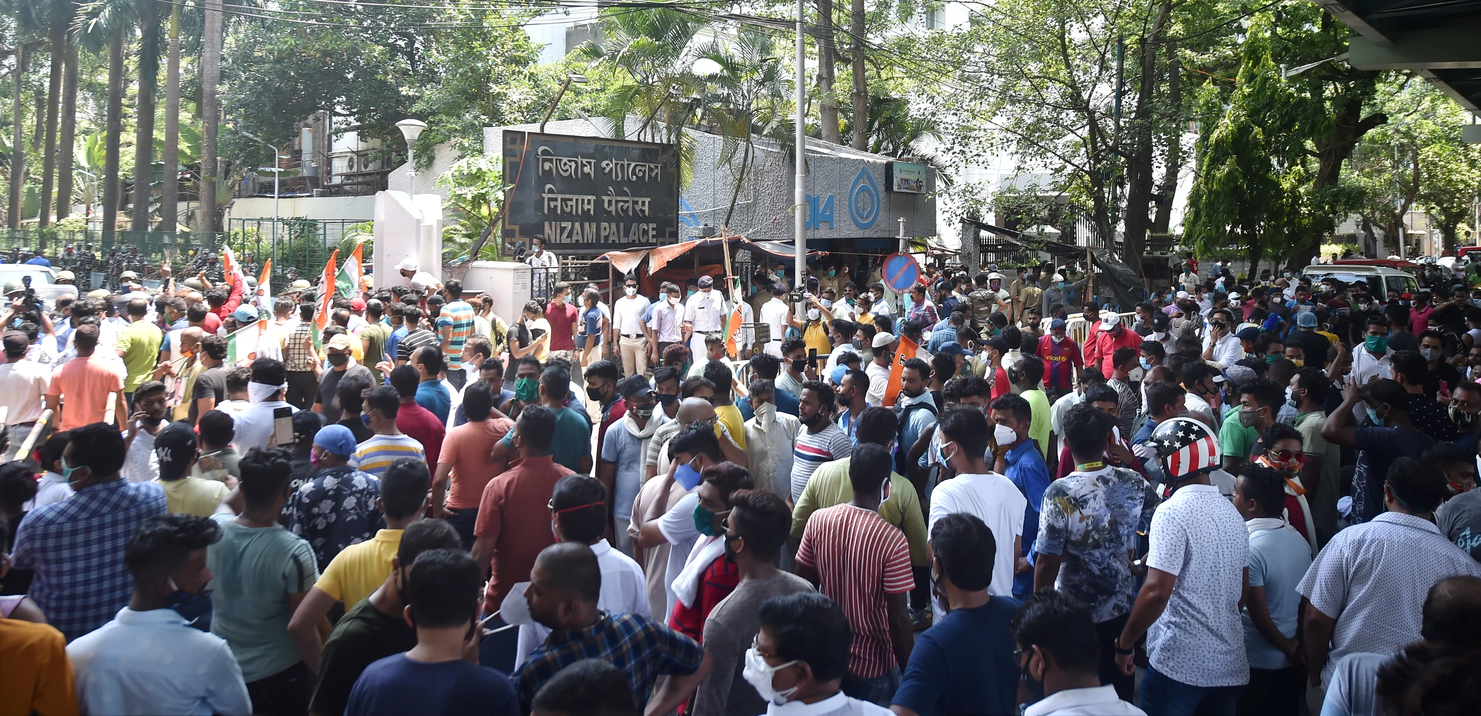West Bengal: Supporters hurl bricks and bottles at Nizam Palace over arrest of TMC leaders