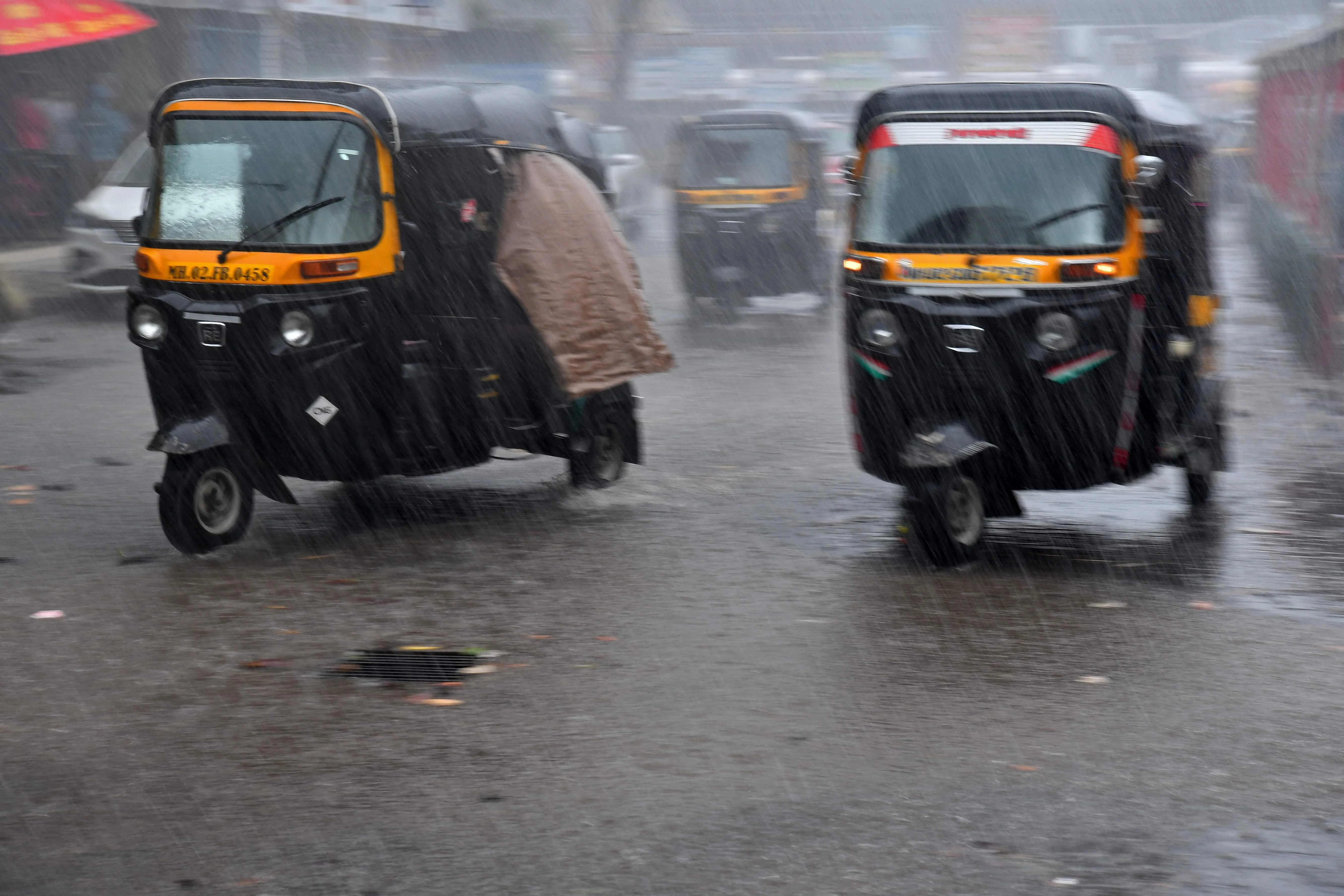 Cyclone Tauktae clocks speed of 114 kmph in Mumbai; highest recorded in the day so far