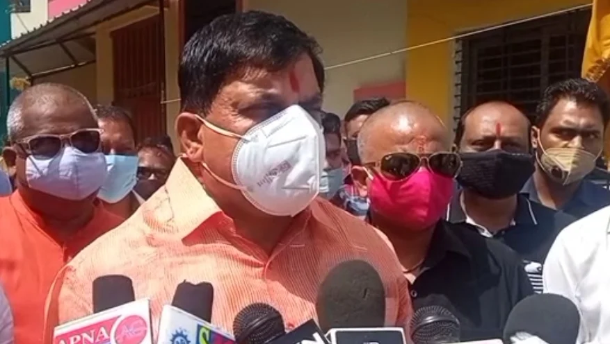 Cabinet Minister Mohan Yadav interacts with media persons in Ujjain on Thursday.