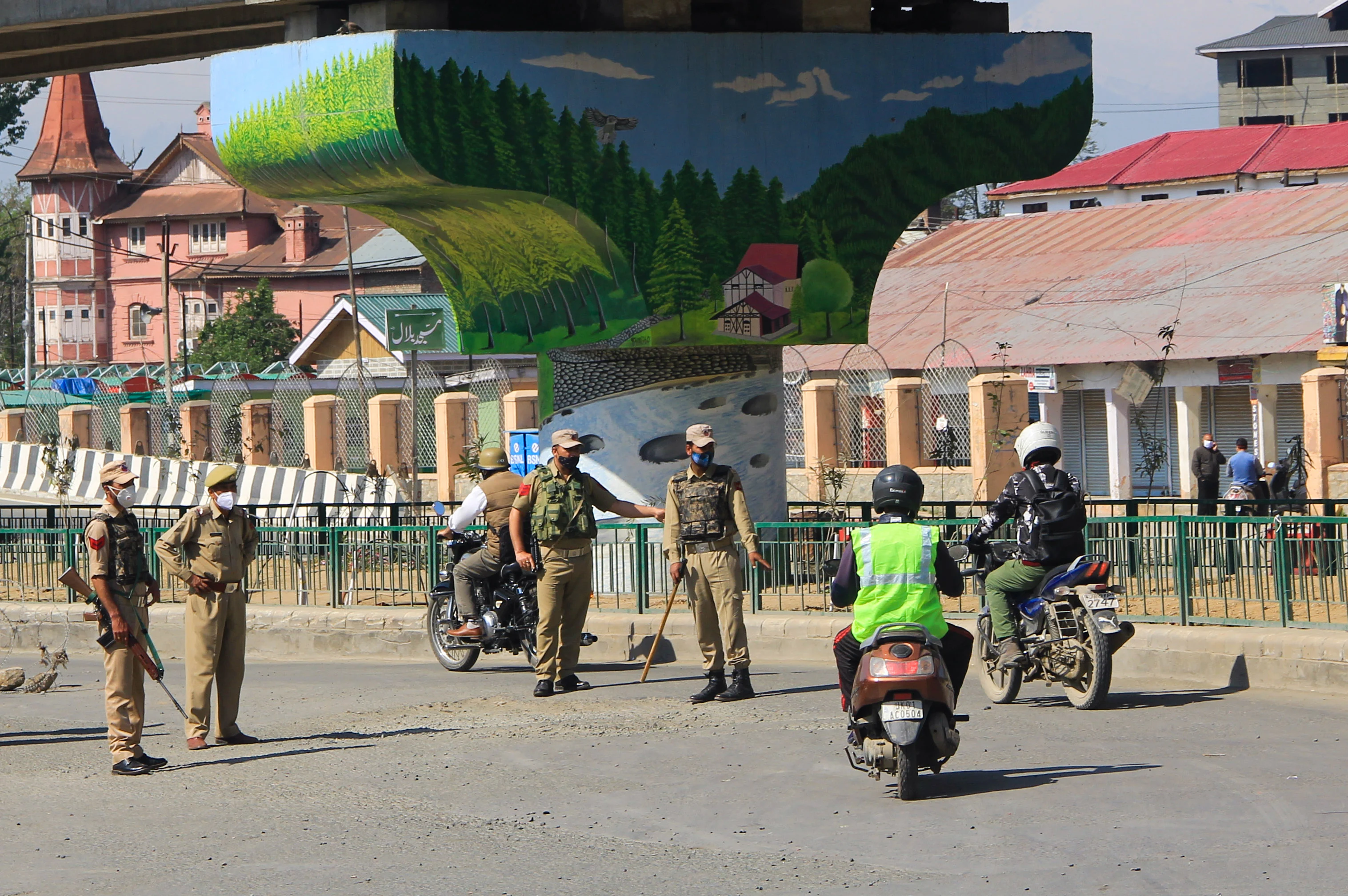 Police forces stop vehicles during Corona curfew in in Srinagar, Kashmir. As the COVID-19 cases continue to rise the authorities imposed strict Corona curfew across Jammu and Kashmir in order to stop further spread of Coronavirus.