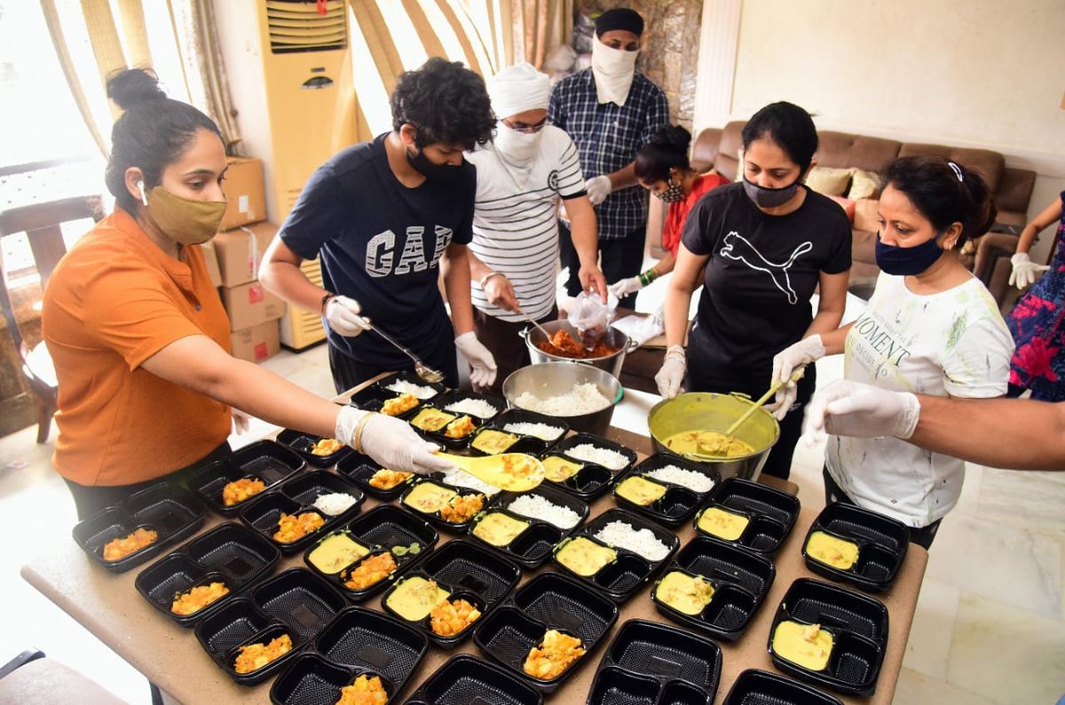 Angels of Mumbai: Versova resident helps Covid-affected families with free meals - Vimarsana News