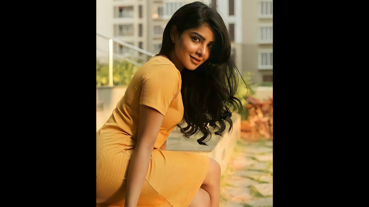 When Pavithra Lakshmi fan page said 'Take me up', Twitterati took it literally; here's what happened