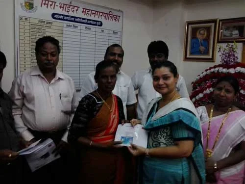 Uttan fishermen get biometric cards