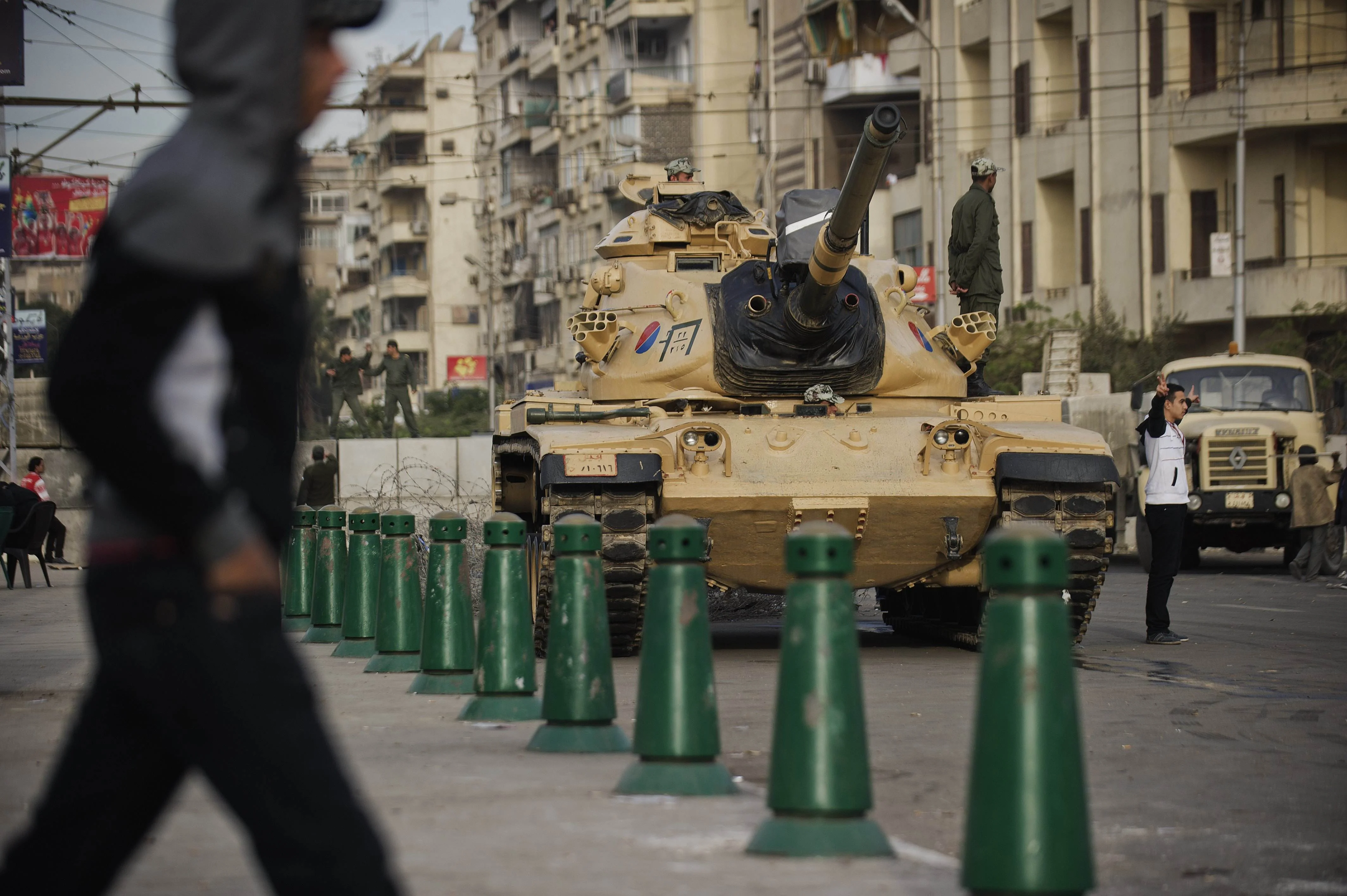 Morsi annuls decree on sweeping powers