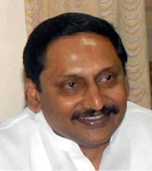 Kiran dashes to Delhi on summons