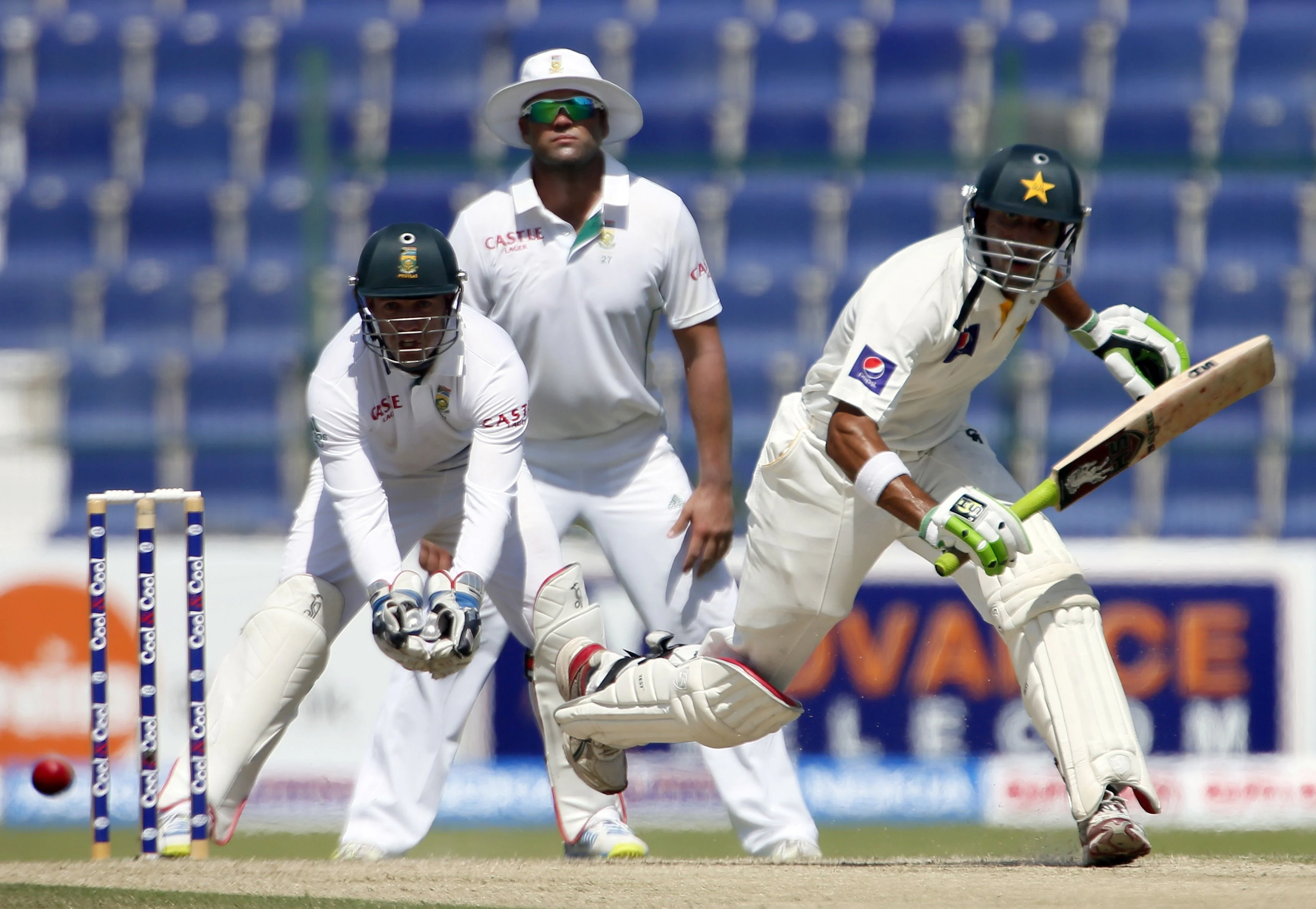 Khurram ton gives Pakistan the edge