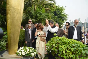 Minister of State for Human Resource Development Shashi Tharoor and his wife Sunanda pay homage to 26/11 martyrs outside Hotel Taj Mahal, in Mumbai