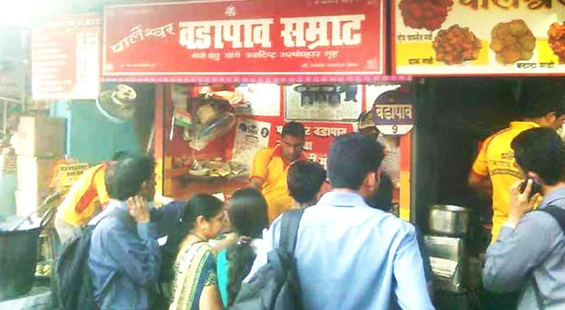 Samrat vada pav<br />Picture credits: couponraja.com