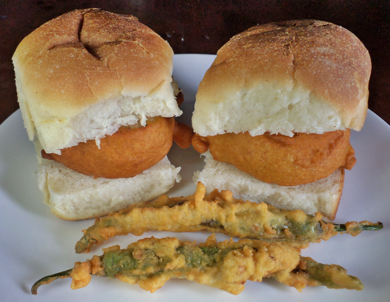 Ashok Satam vada pav<br />Picture credits: mouthwateringfoodrecipes.blogspot.com