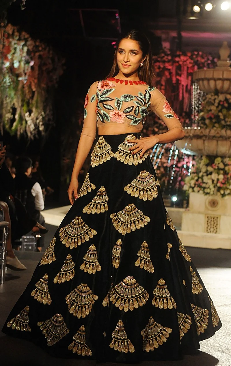 Download LFW Day 1: Manish Malhotra collection at Lakmé Fashion ...