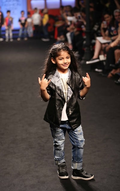 Model walks for The Hamleys Show styled by Diesel at LFW WF 2016 (3)