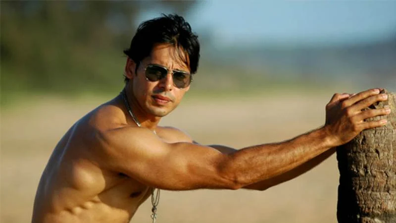 When they lost it! 10 Bollywood celebrities who were victims of robbery