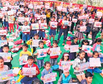 Indore: Thousands of school children turn up for The Free Press Journal painting contest
