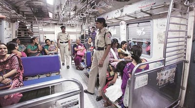 How do you complain on RPF Whatsapp group on “RPF Sakhi” on WR in Mumbai