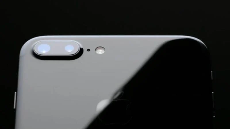 iPhone 8 Leak: Wireless Modem, Size and Vertical Dual Cameras; Are the rumours true?
