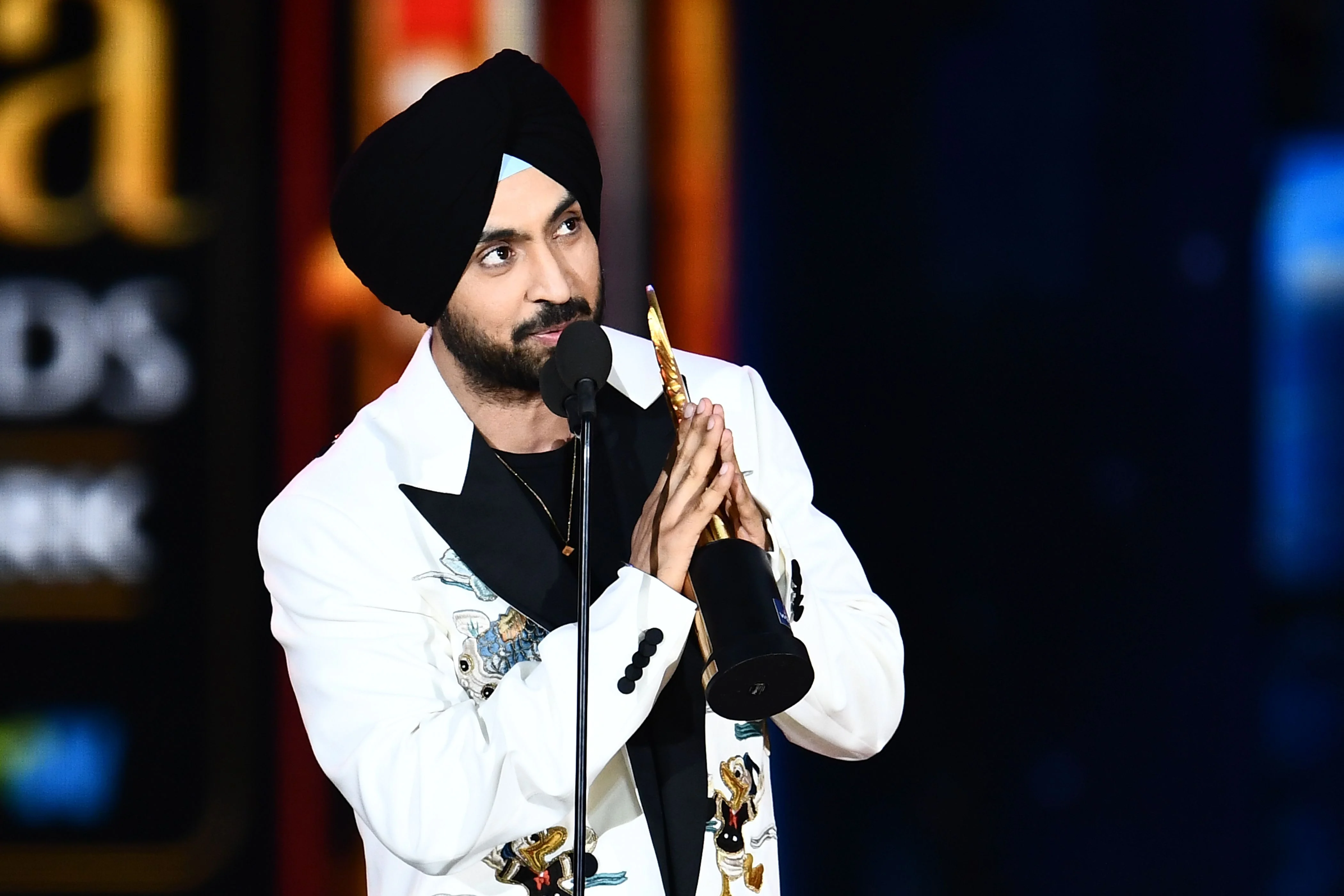 Bollywood actor/singer Diljit Dosanjh accepts Best Debut actor award during the 18th International Indian Film Academy (IIFA) Festival at the MetLife Stadium in East Rutherford, New Jersey, on July 15, 2017. / AFP PHOTO / JEWEL SAMAD