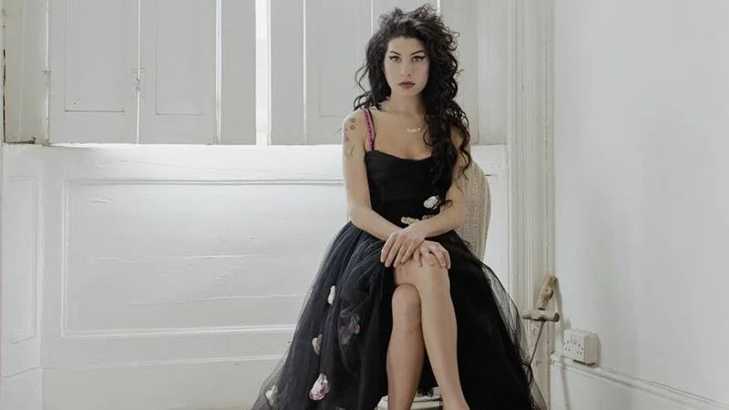 These famous singers lost the battle of life by succumbing to inner demons