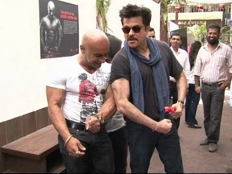 7 Bollywood actors who are fit at 50 plus