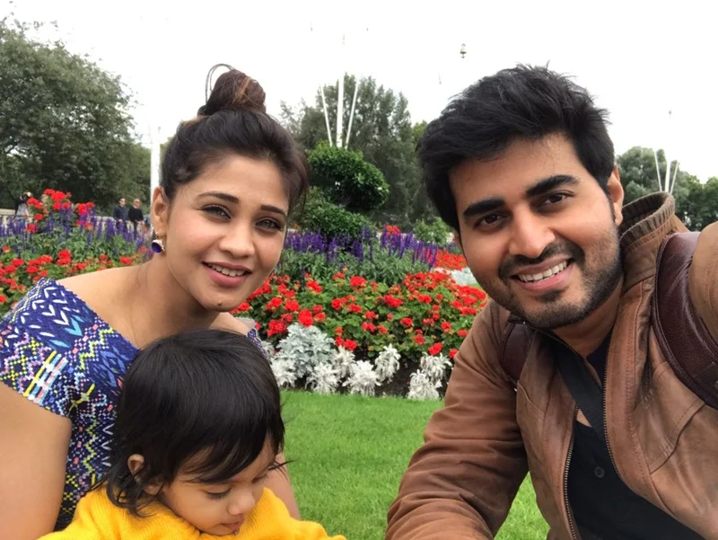 In Pictures: Amrapali Gupta enjoying at London with Husband Yash Sinha!