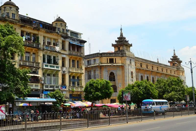 Decayed colonial grandeurs