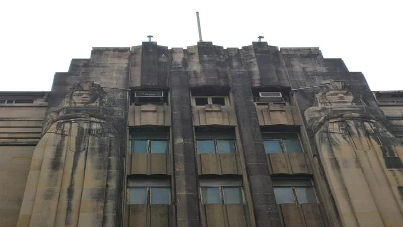 The New India Assurance Building on Mahatma Gandhi Road Fort Photo by: Kalyani Majumdar