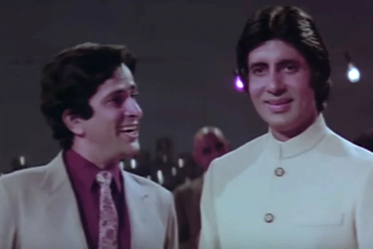 <strong>Amitabh Bachchan and Shashi Kapoor in Namak Halaal</strong>