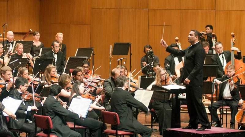 Zane Dalal conducting a symphony