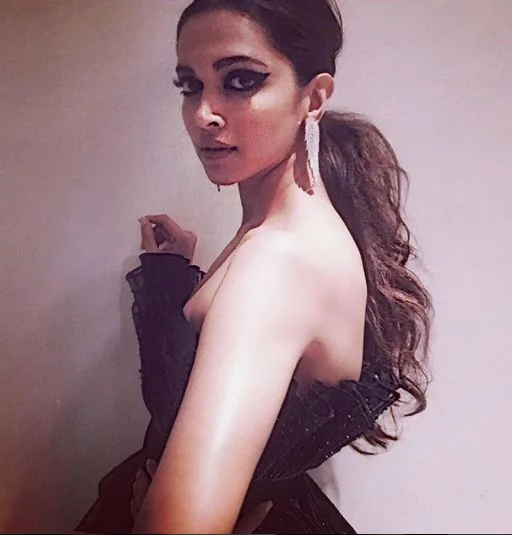 See pictures: Ravishing Deepika Padukone looks majestic in black