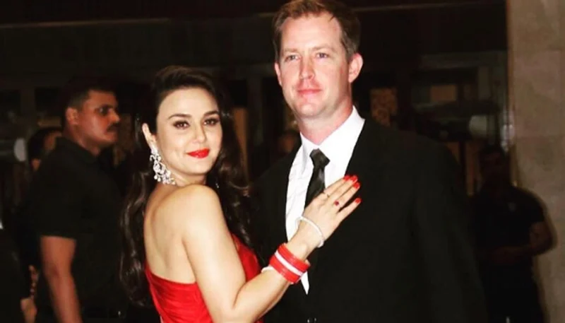 Other than Priyanka Chopra, 10 Bollywood celebs who also tied the knot with foreigners