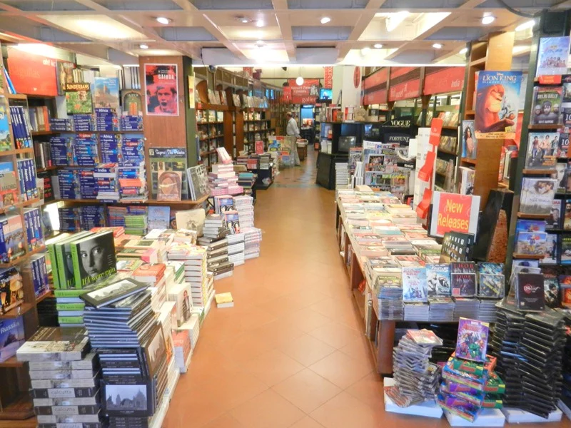 Oxford: Oxford Bookstore in Kolkata exudes homely feel