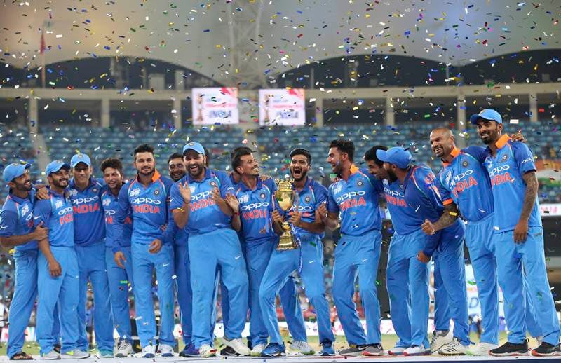 Dubai : Indian players celebrate with the trophy after winning the Asia Cup 2018 final against Bangladesh, in Dubai. Pic/ AP/PTI