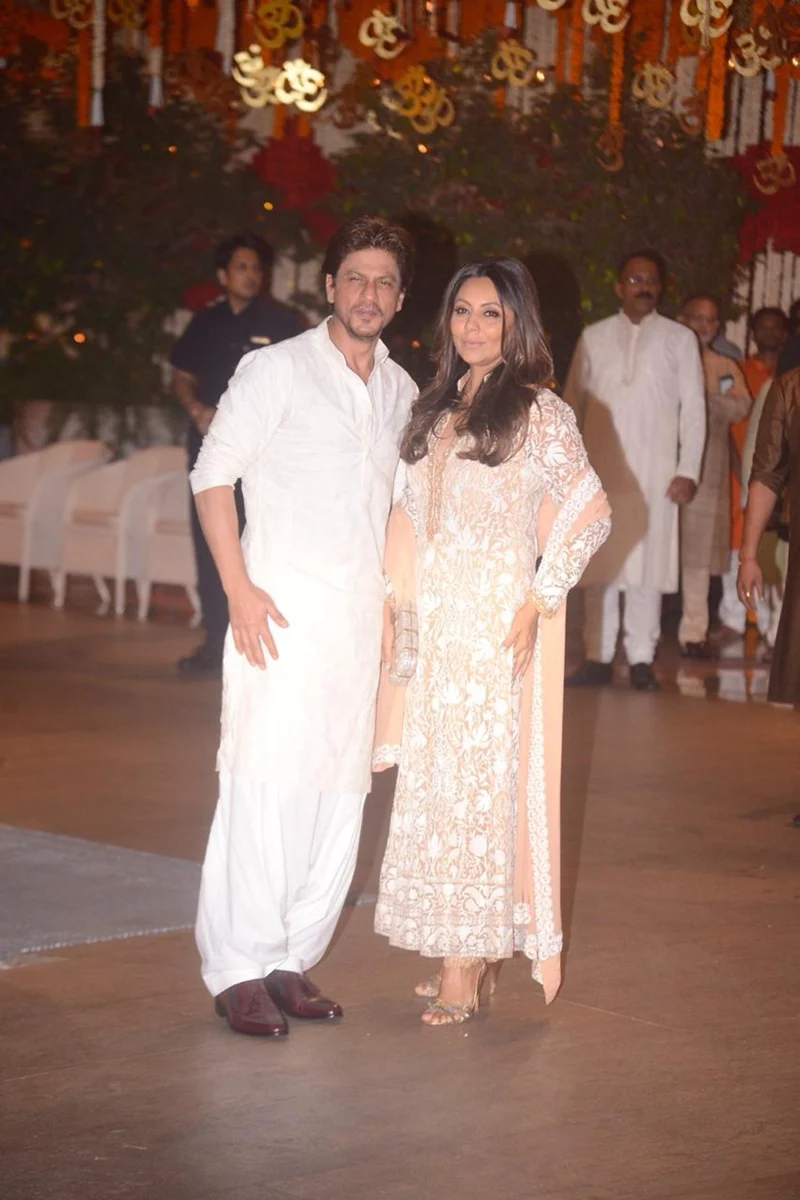 Shah Rukh Khan and his wife Gauri Khan at Mukesh Ambani’s house.Photo By: Viral Bhayani