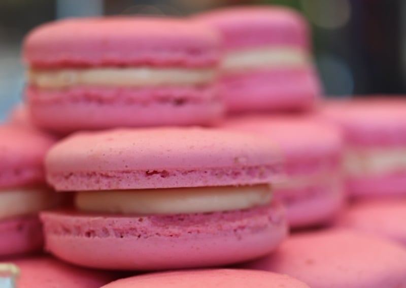 Strawberry Macrons