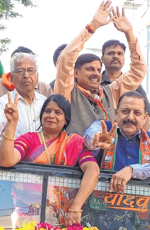 Ujjain: Congress, BJP, SAPAKS & independent candidates file nomination papers