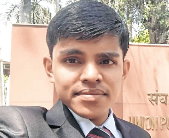 Indore: City boy Pradip Joshi bags 93rd rank in UPSC exam