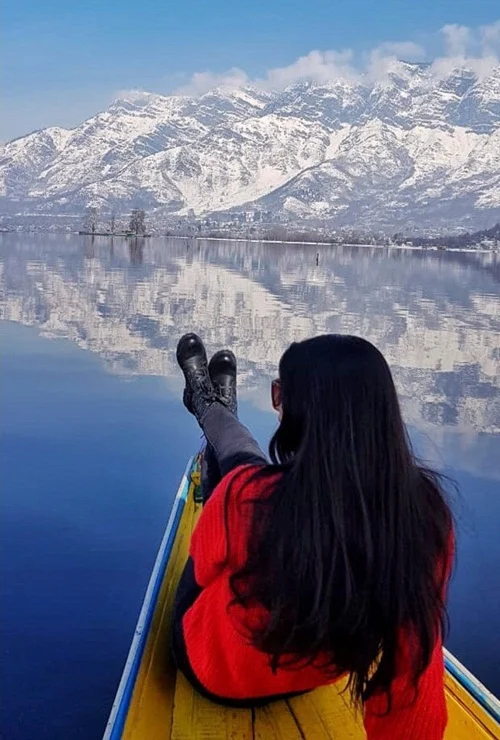 Over-looking the gorgeous Dal Lake