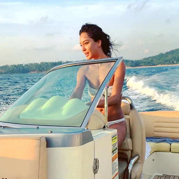 Lisa Haydon welcomes summer in her true blue bikini style