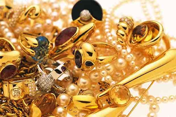 Thane: Badlapur Police in search of two people who threw chilli powder on jeweler and robbed gold ornaments - Vimarsana News
