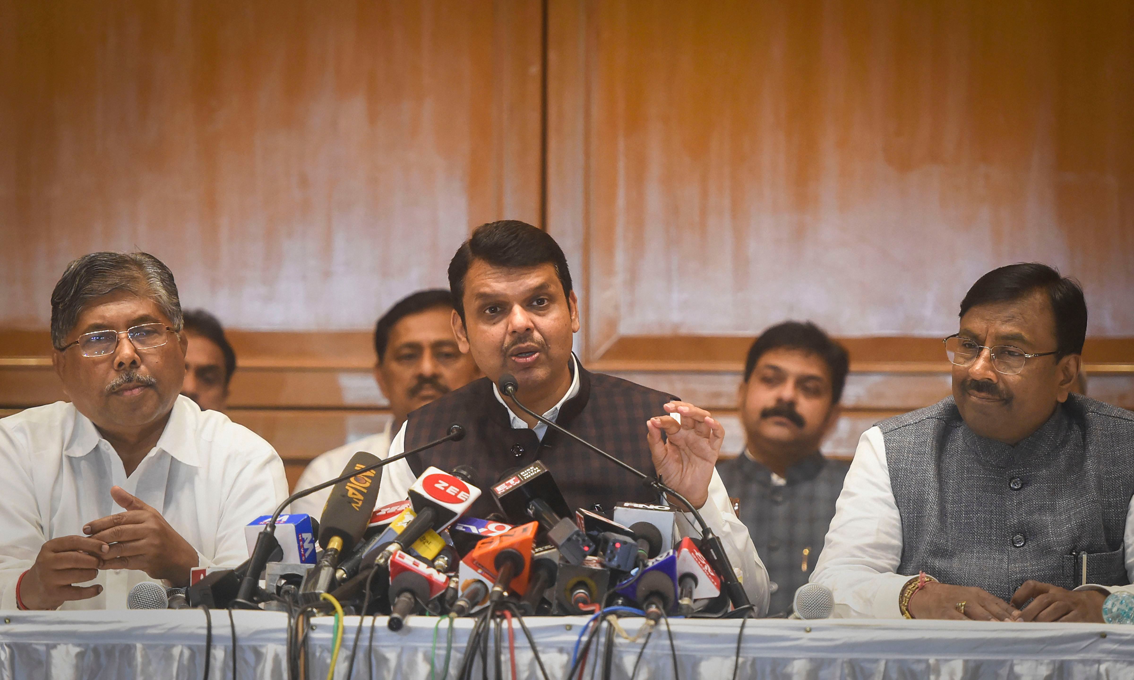 Mumbai: LoP Devendra Fadnavis sent 231 letters to CMO since Nov 2019, RTI reveals - Vimarsana News