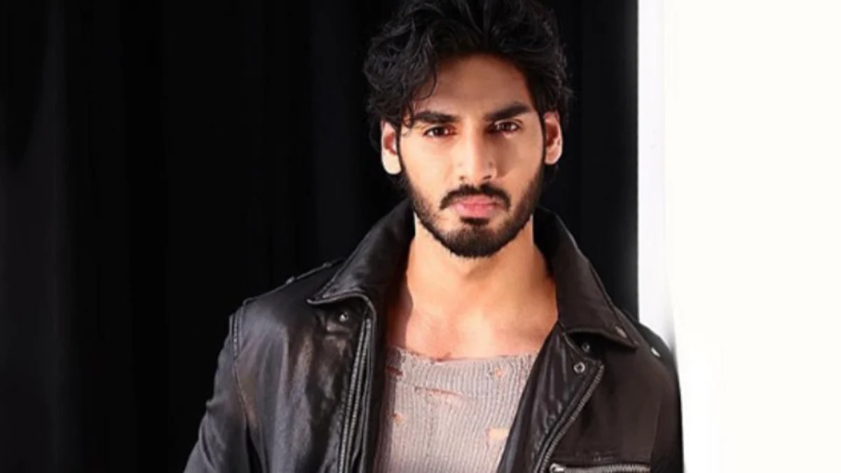 Bollywood debut in 2021: સુનીલ શેટ્ટીના દીકરા અહાનથી લઈને કેટરીના કૈફની બહેન ઈઝાબેલ સુધી, આ ન્યૂકમર્સે કર્યુ બોલિવૂડમાં ડેબ્યુ 2 Ahan Shetty jumps with joy completing the first outdoor schedule for 'Tadap'
