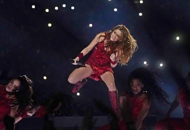 'Bengalis come claim ur girl': Shakira's 'tongue act' at the Super Bowl ...