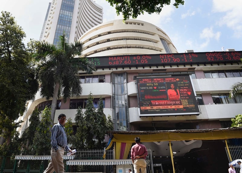 Markets rebound sharply as Sensex ends a tad below 58k; IT, banking, oil stocks surge - Vimarsana News