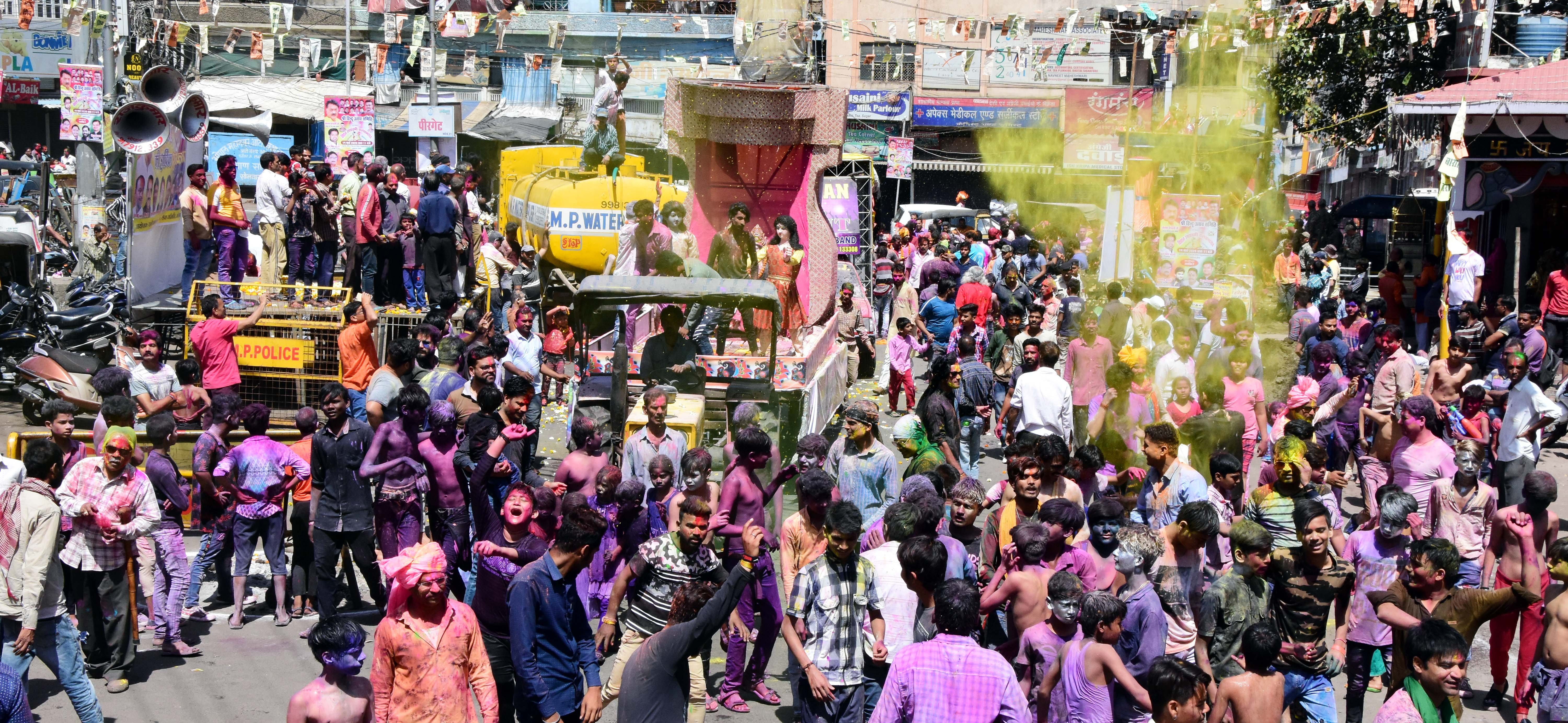Indore: Smart City speeds up work to clear routes for Rangpanchami Ger - Vimarsana News