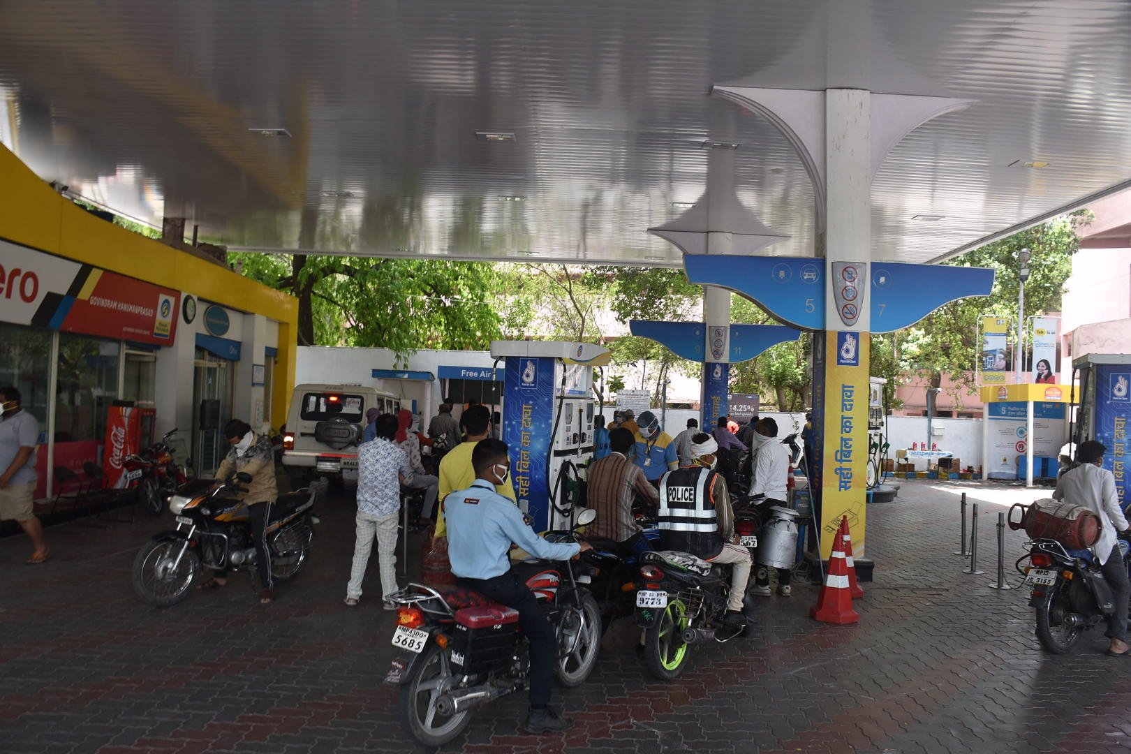 Assam, Tripura, Karnataka, Goa govts announce to reduce prices of petrol, diesel by Rs 7 - Vimarsana News
